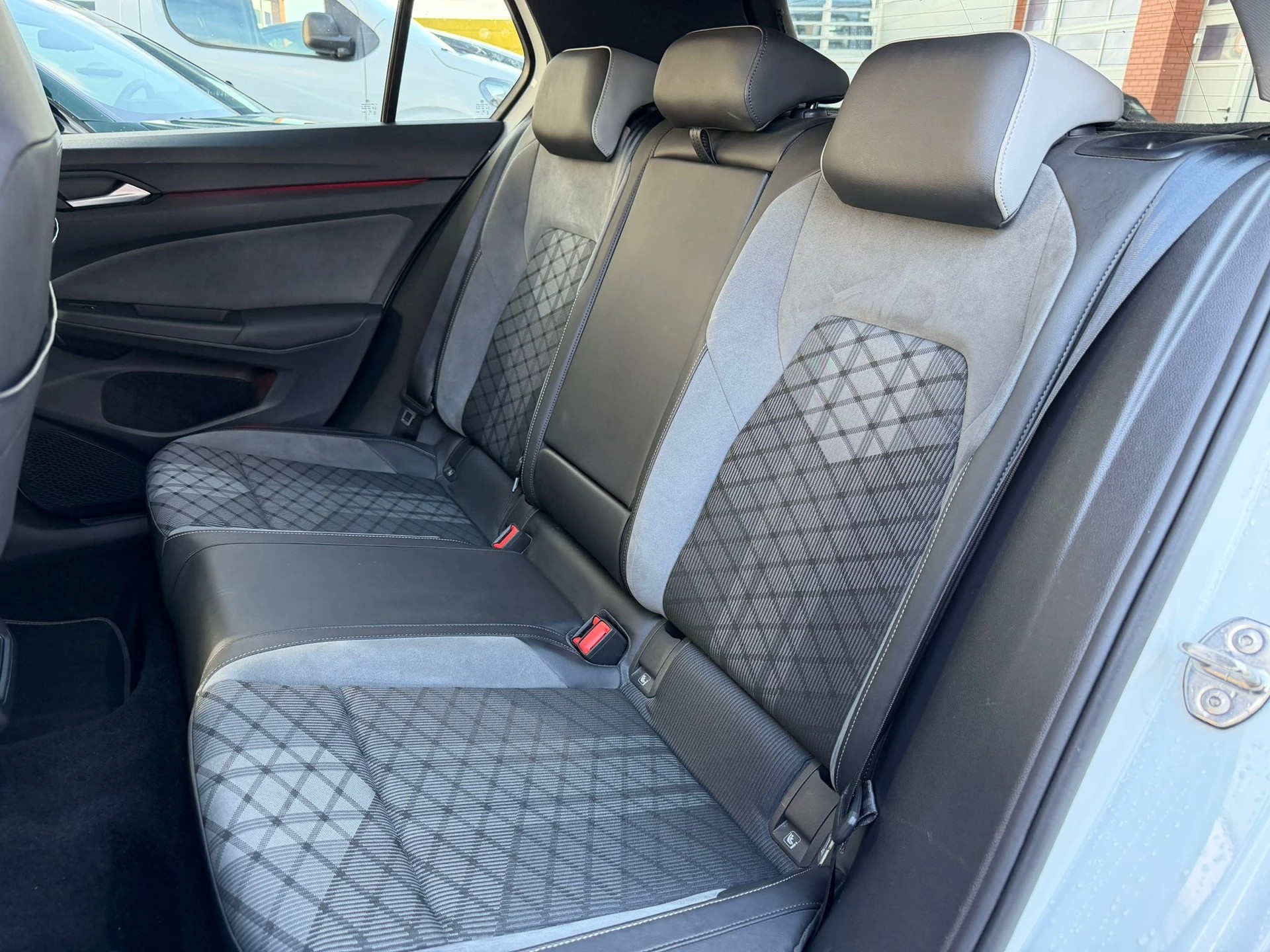VW Golf 1.5 eTSI mHEV ACT R-Line DSG-image-12