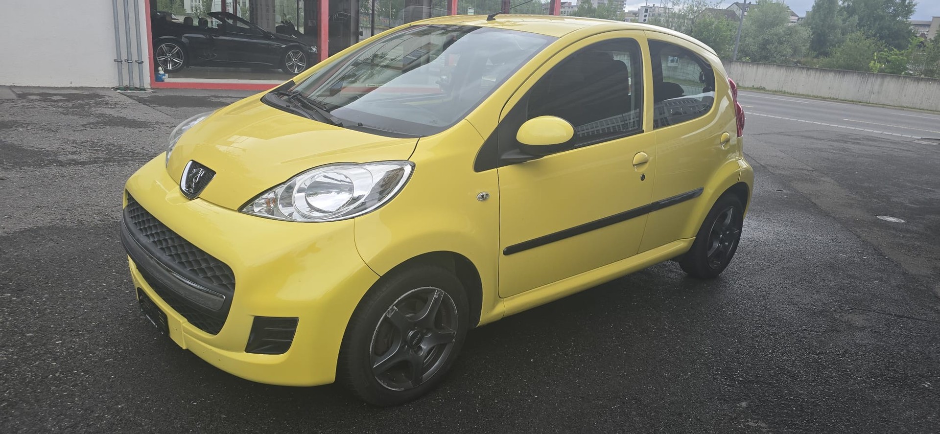 PEUGEOT 107 1.0 Trendy-image-1