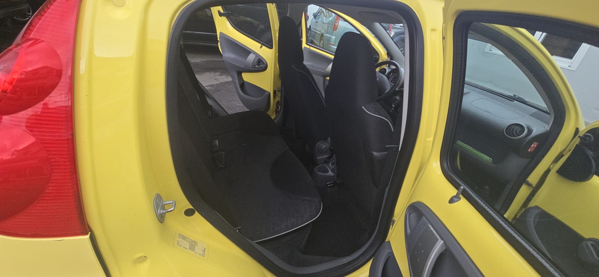 PEUGEOT 107 1.0 Trendy-image-6