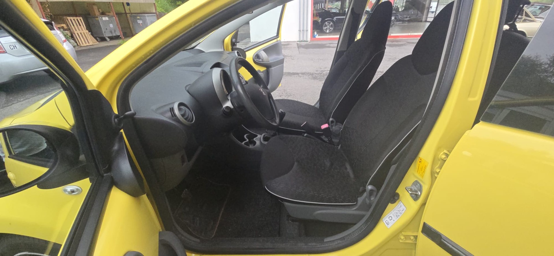 PEUGEOT 107 1.0 Trendy-image-7