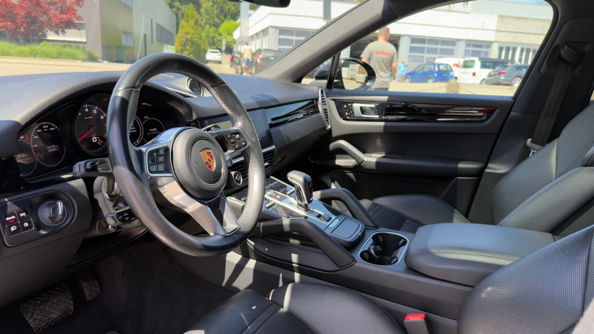 PORSCHE Cayenne Coupé-image-8
