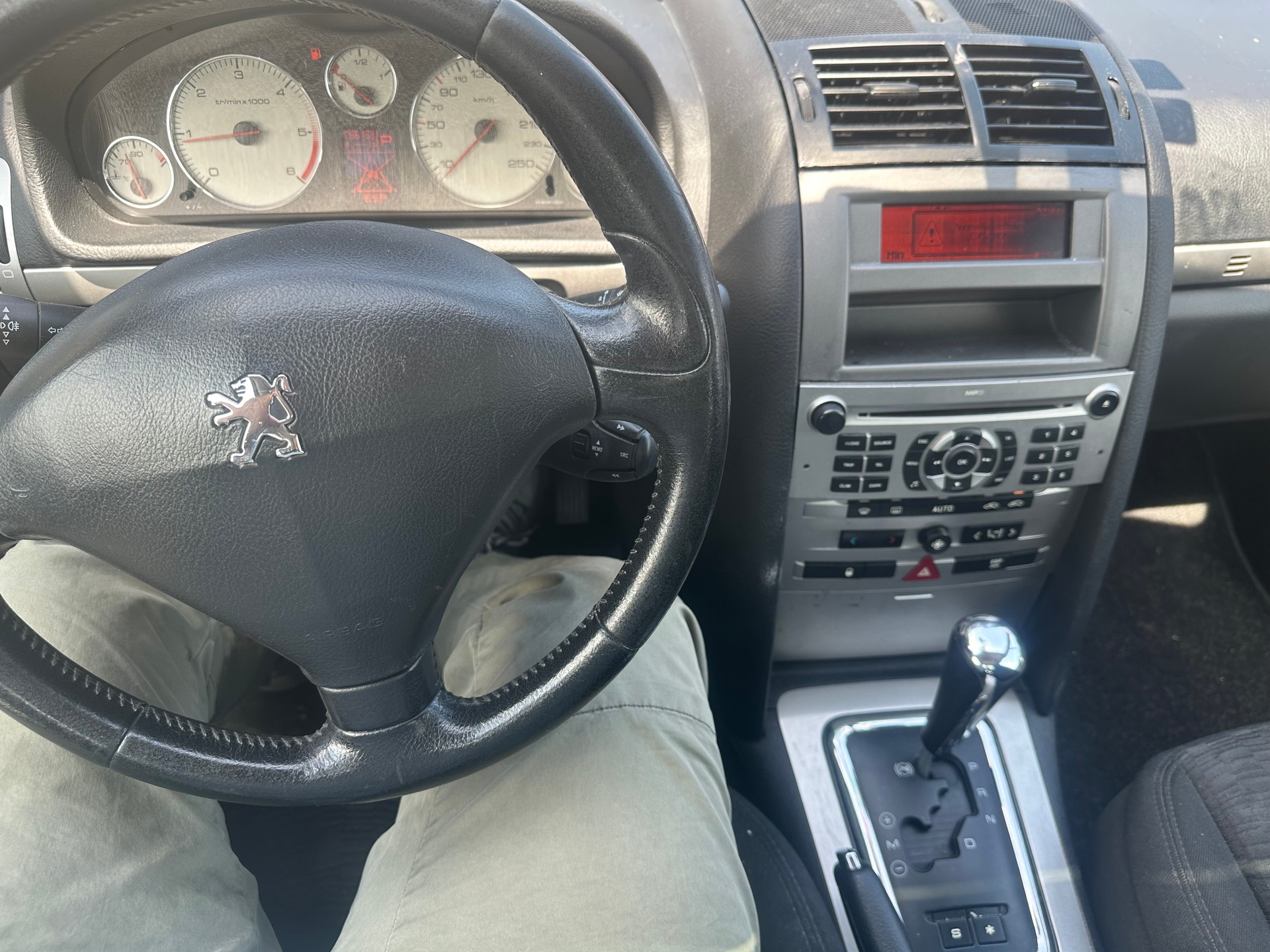 PEUGEOT 407 SW 2.0 HDI Confort Automatic-image-13
