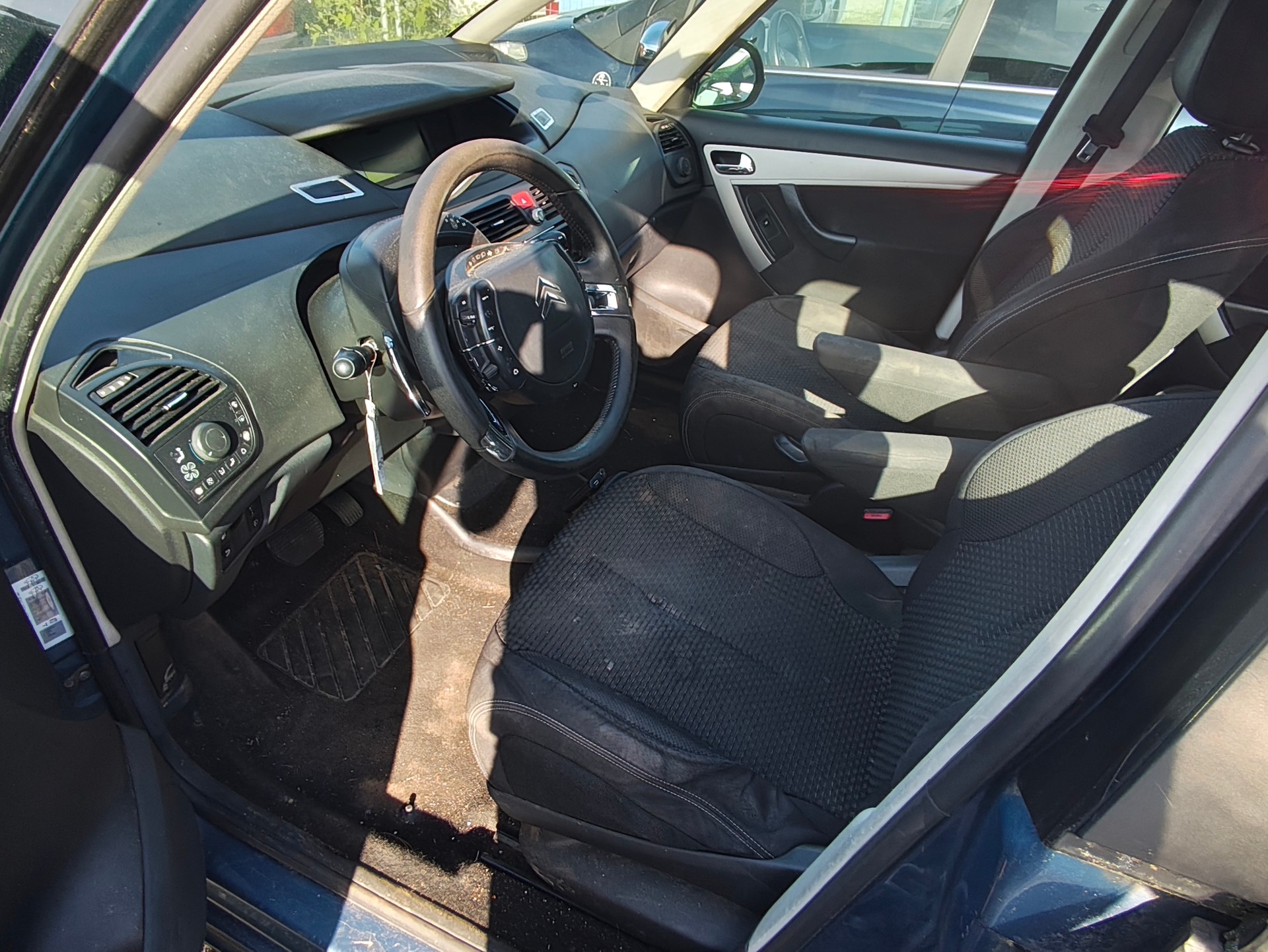 CITROEN Grand C4 Picasso 2.0 HDI Dynamique BMP6-image-4