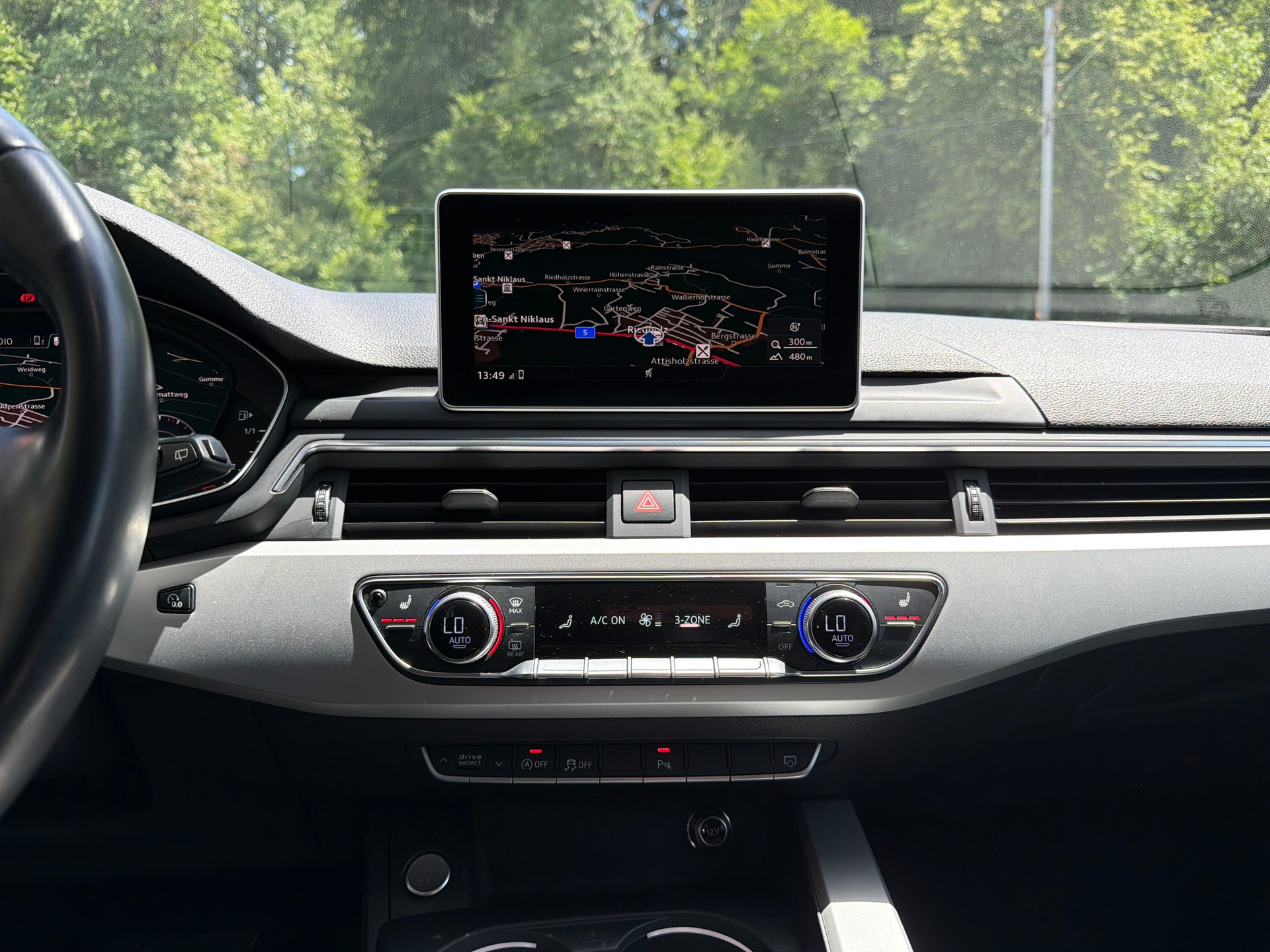 AUDI A4 Avant 2.0 TFSI S-tronic-image-8