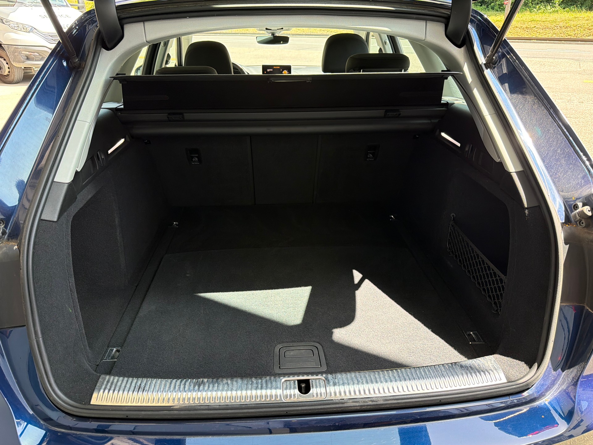 AUDI A4 Avant 2.0 TFSI S-tronic-image-16