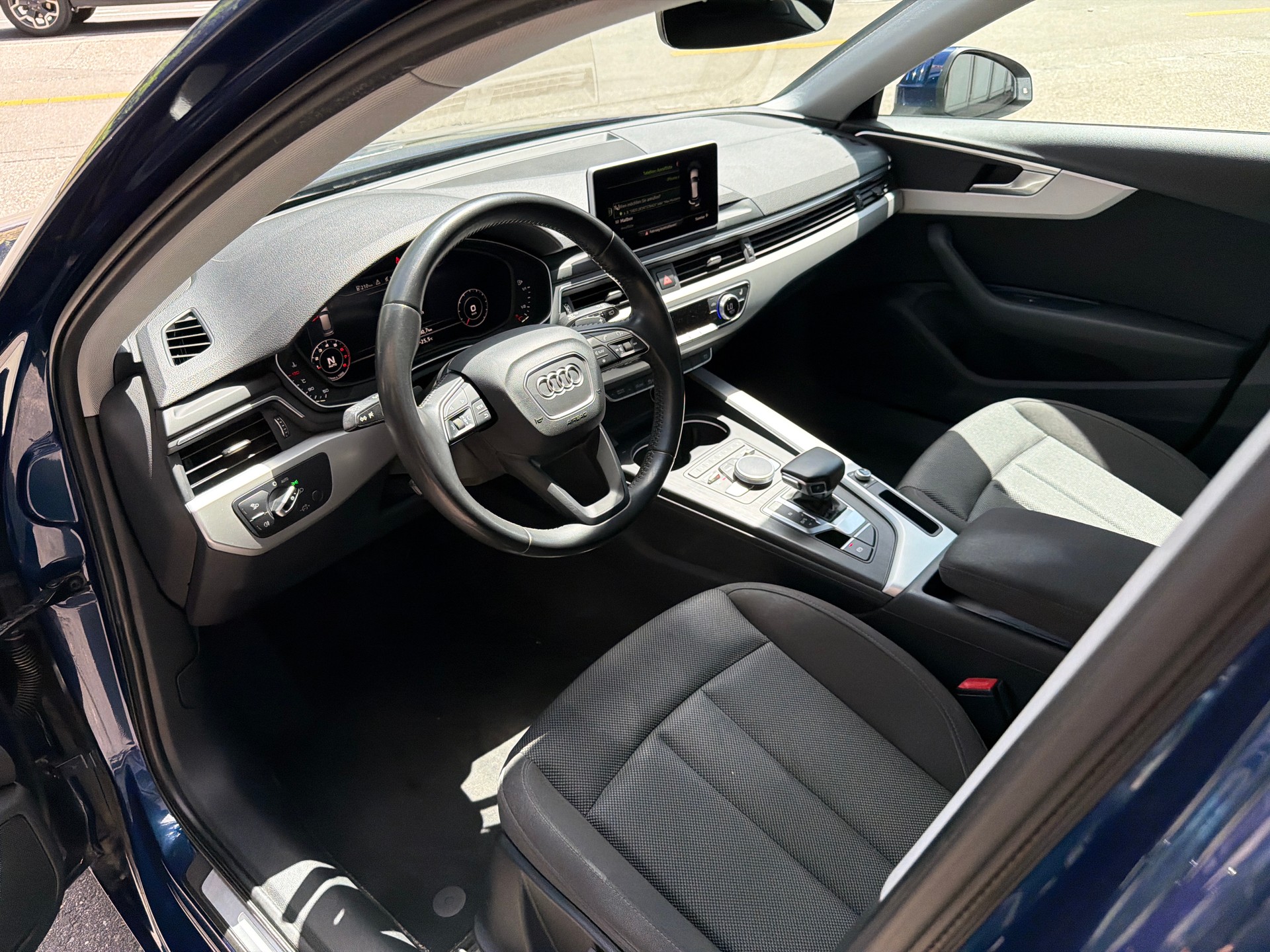 AUDI A4 Avant 2.0 TFSI S-tronic-image-5