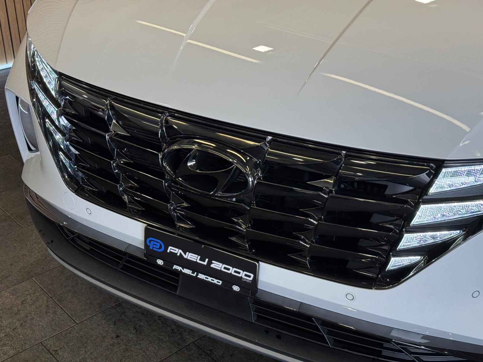 HYUNDAI Tucson 1.6 TGDI PHEV Amplia 4WD-image-3
