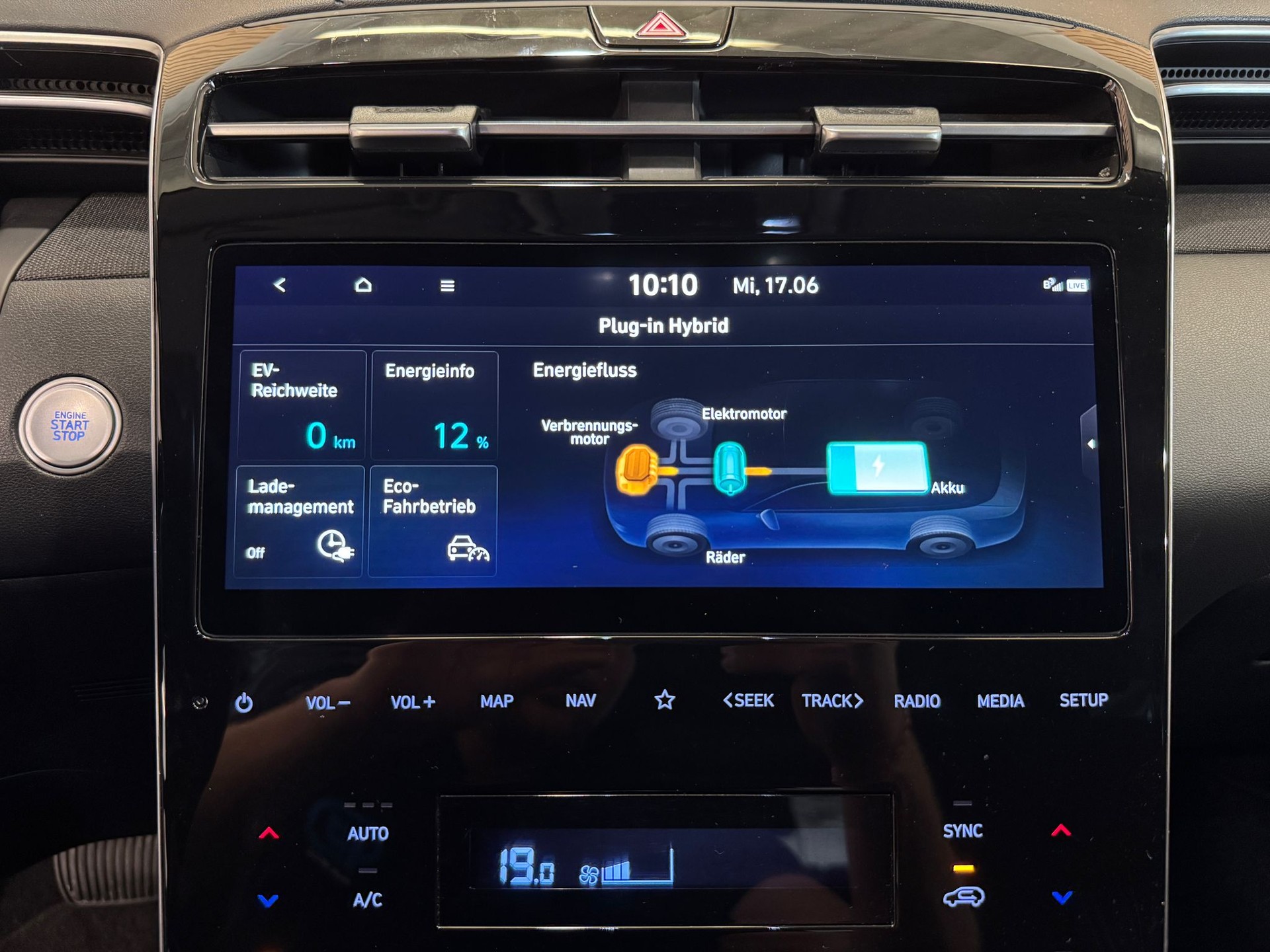 HYUNDAI Tucson 1.6 TGDI PHEV Amplia 4WD-image-19