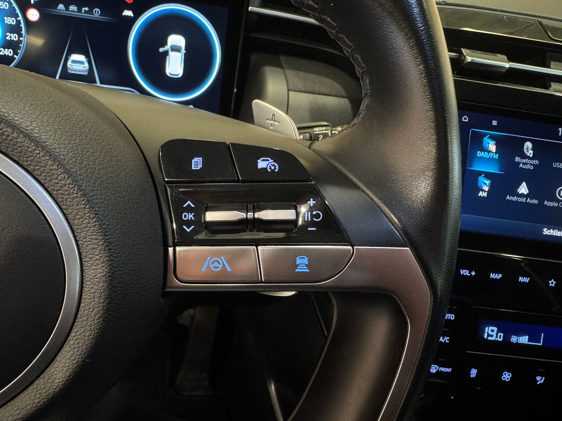 HYUNDAI Tucson 1.6 TGDI PHEV Amplia 4WD-image-12