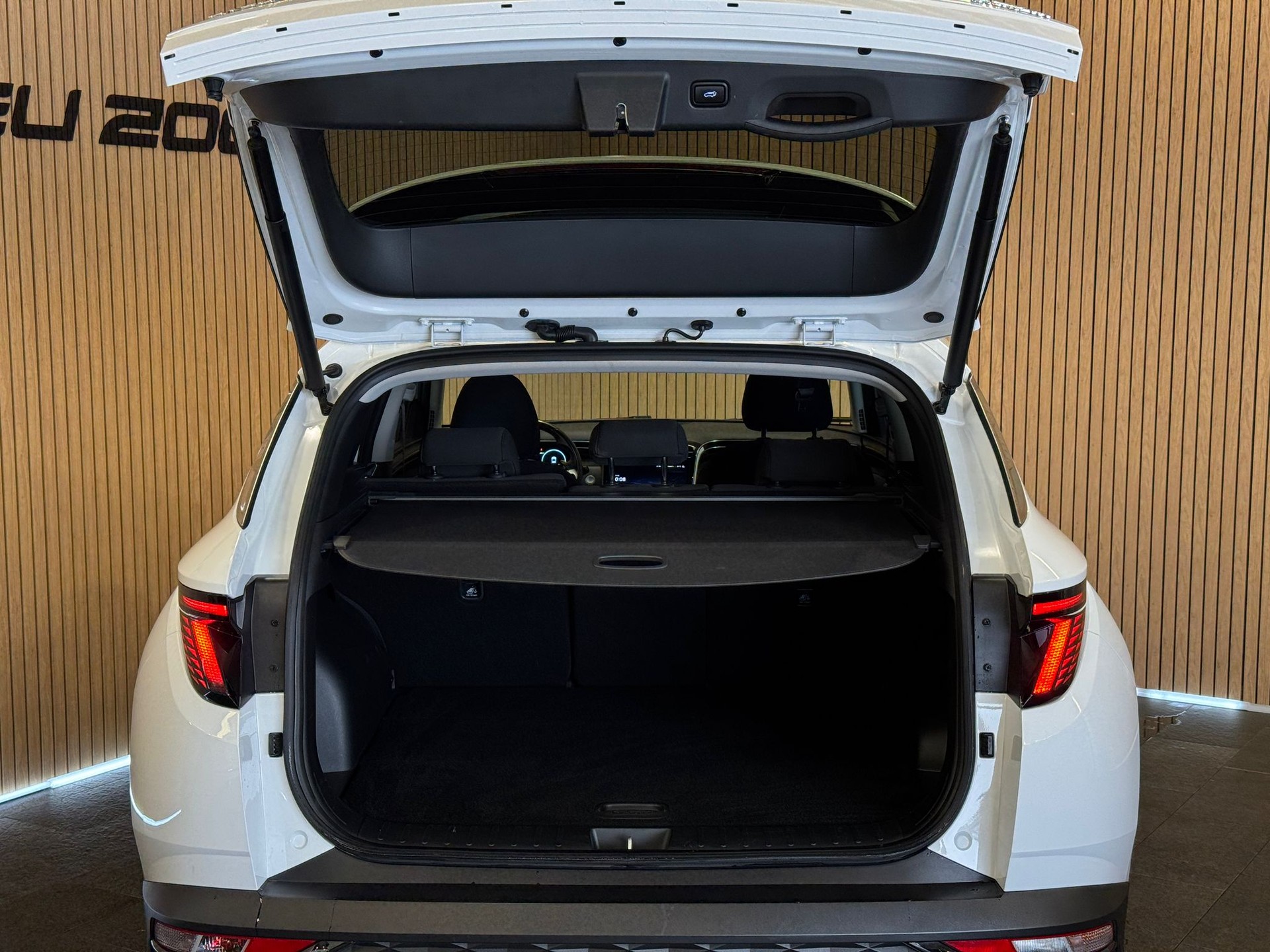 HYUNDAI Tucson 1.6 TGDI PHEV Amplia 4WD-image-8