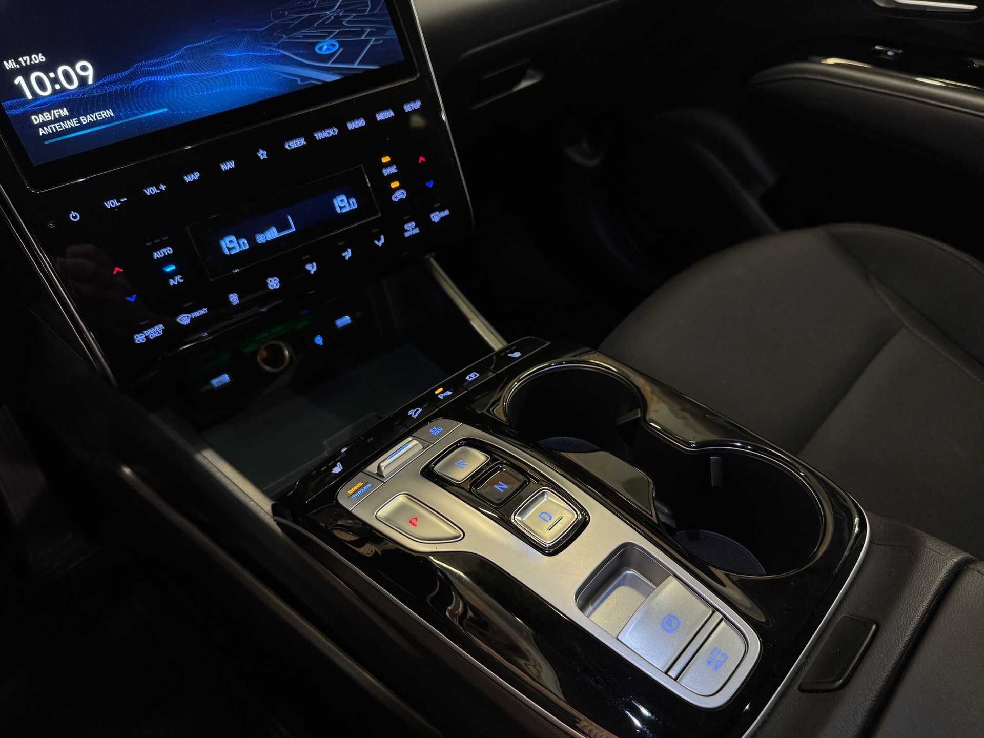 HYUNDAI Tucson 1.6 TGDI PHEV Amplia 4WD-image-15