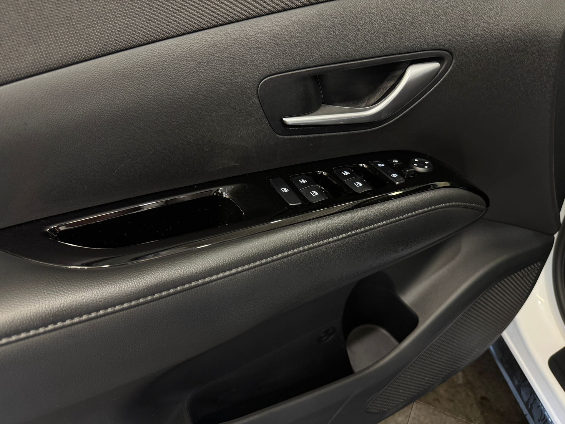 HYUNDAI Tucson 1.6 TGDI PHEV Amplia 4WD-image-9