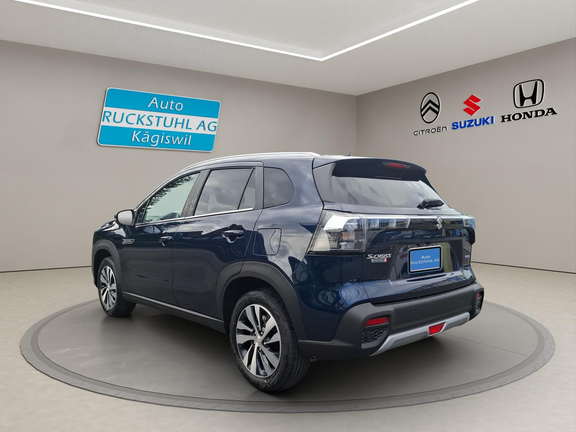 SUZUKI S-Cross 1.4 T Sakura Top Hybrid 4x4-image-4