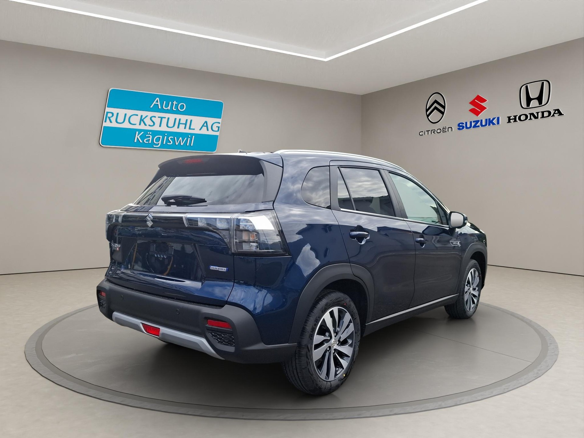 SUZUKI S-Cross 1.4 T Sakura Top Hybrid 4x4-image-3