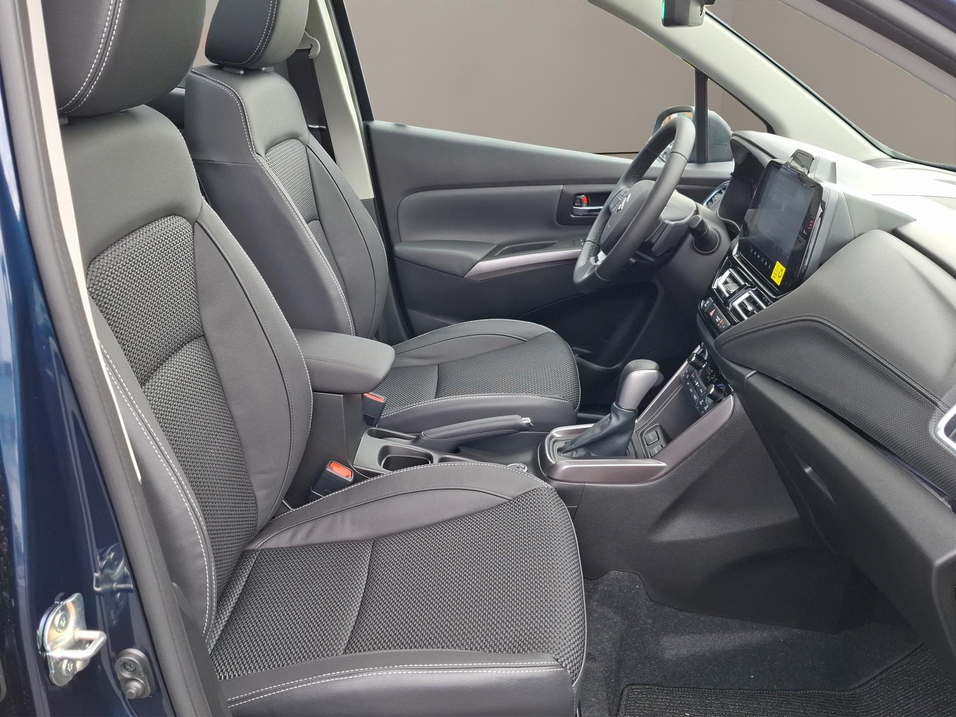 SUZUKI S-Cross 1.4 T Sakura Top Hybrid 4x4-image-8