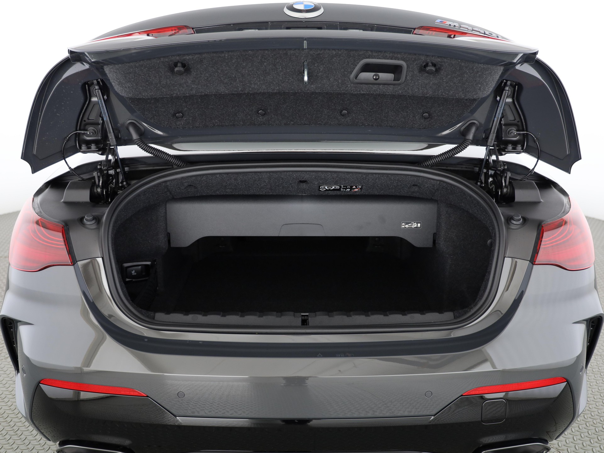 BMW M440i xDrive Cabrio-image-6
