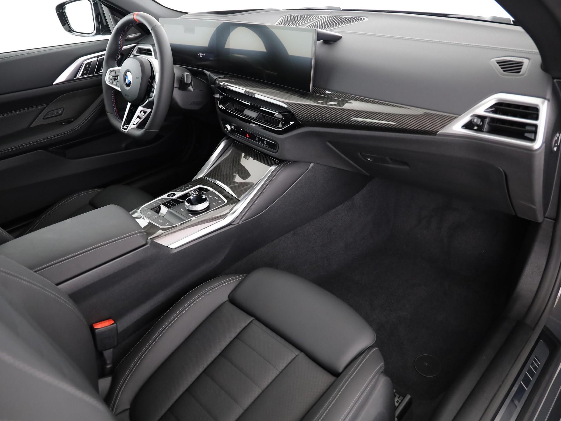 BMW M440i xDrive Cabrio-image-13