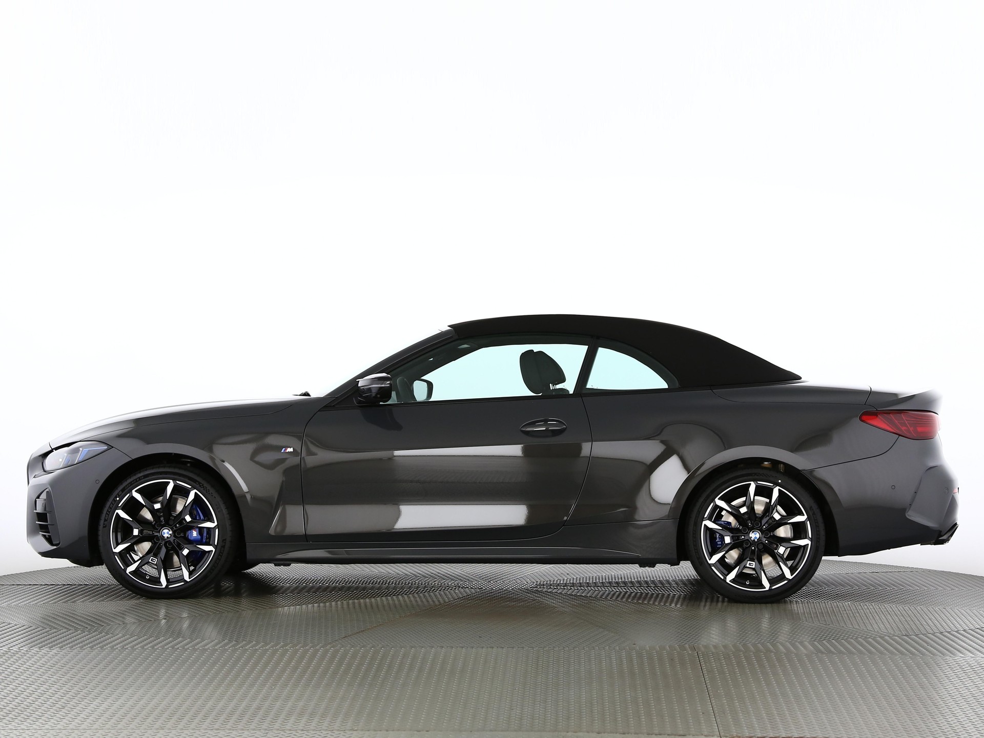 BMW M440i xDrive Cabrio-image-2