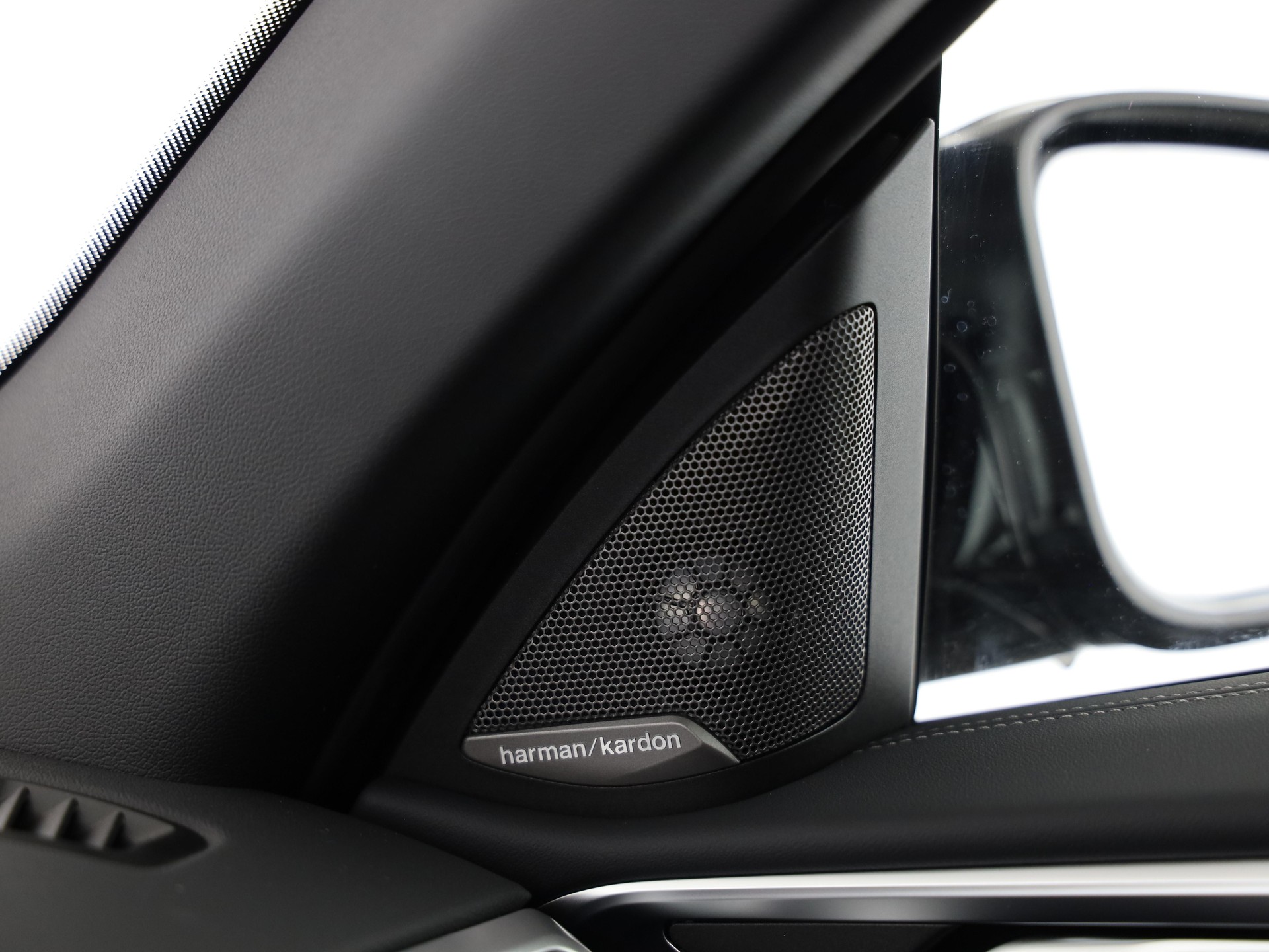 BMW M440i xDrive Cabrio-image-10