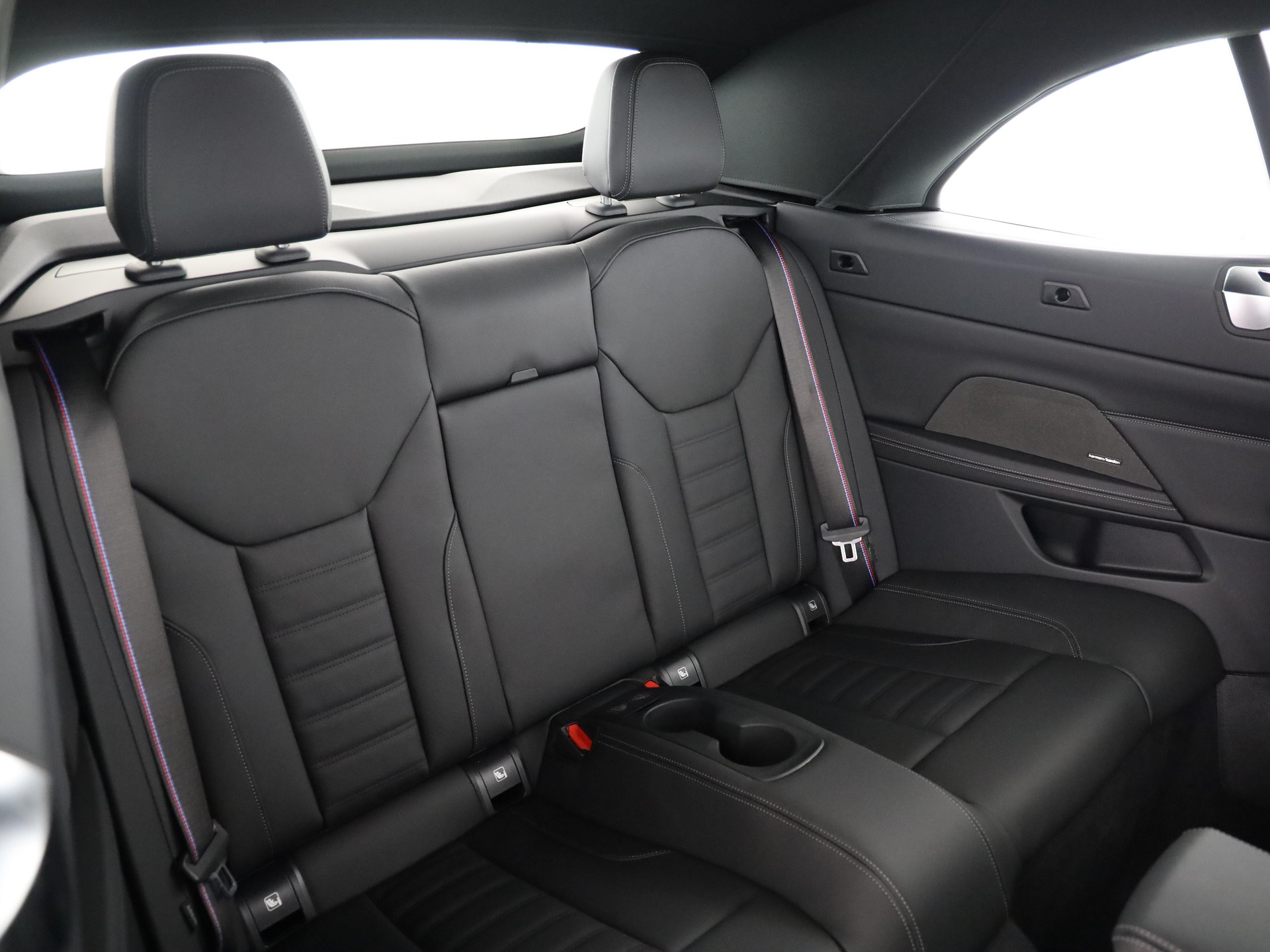 BMW M440i xDrive Cabrio-image-12