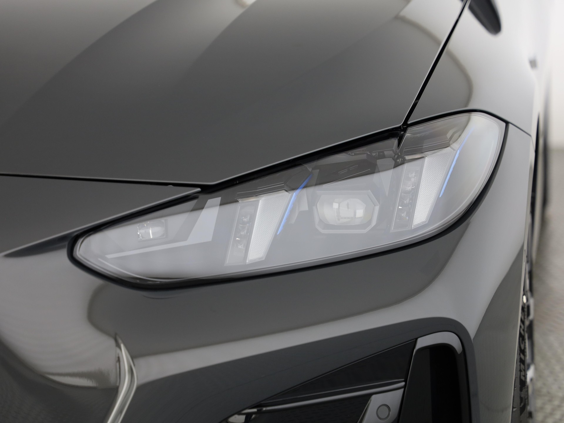 BMW M440i xDrive Cabrio-image-5