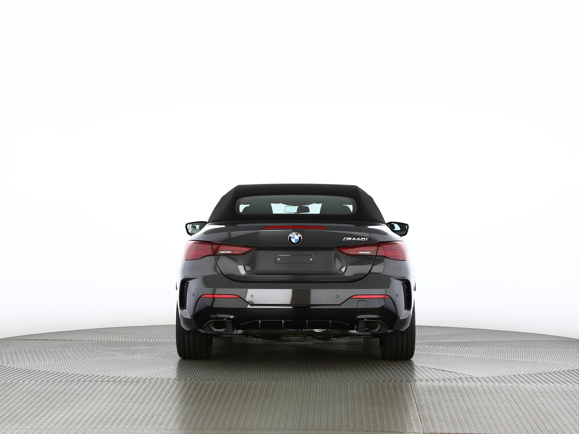 BMW M440i xDrive Cabrio-image-3