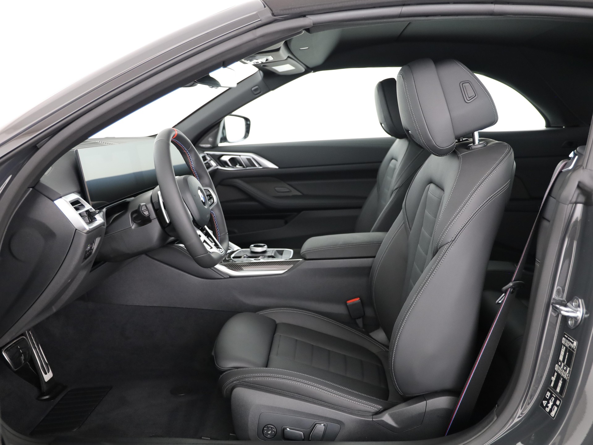 BMW M440i xDrive Cabrio-image-14