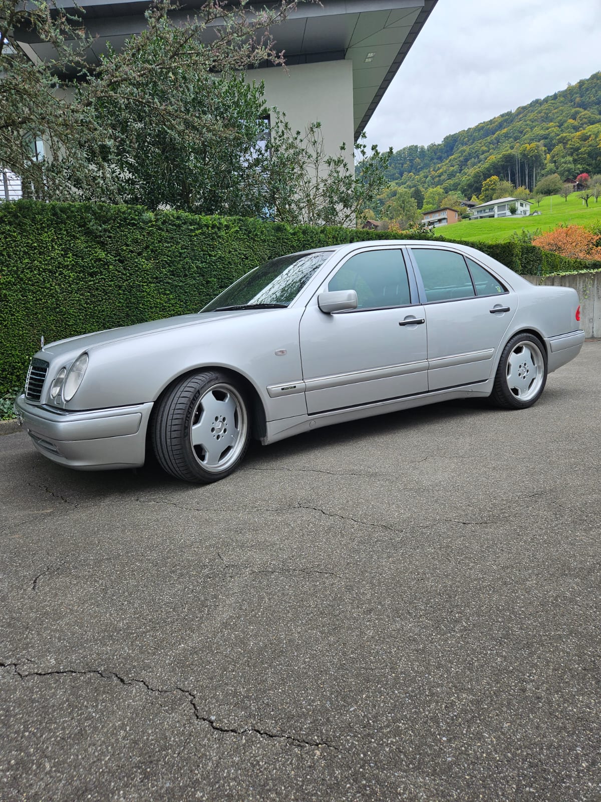 MERCEDES-BENZ E50 AMG Avantgarde-image-1