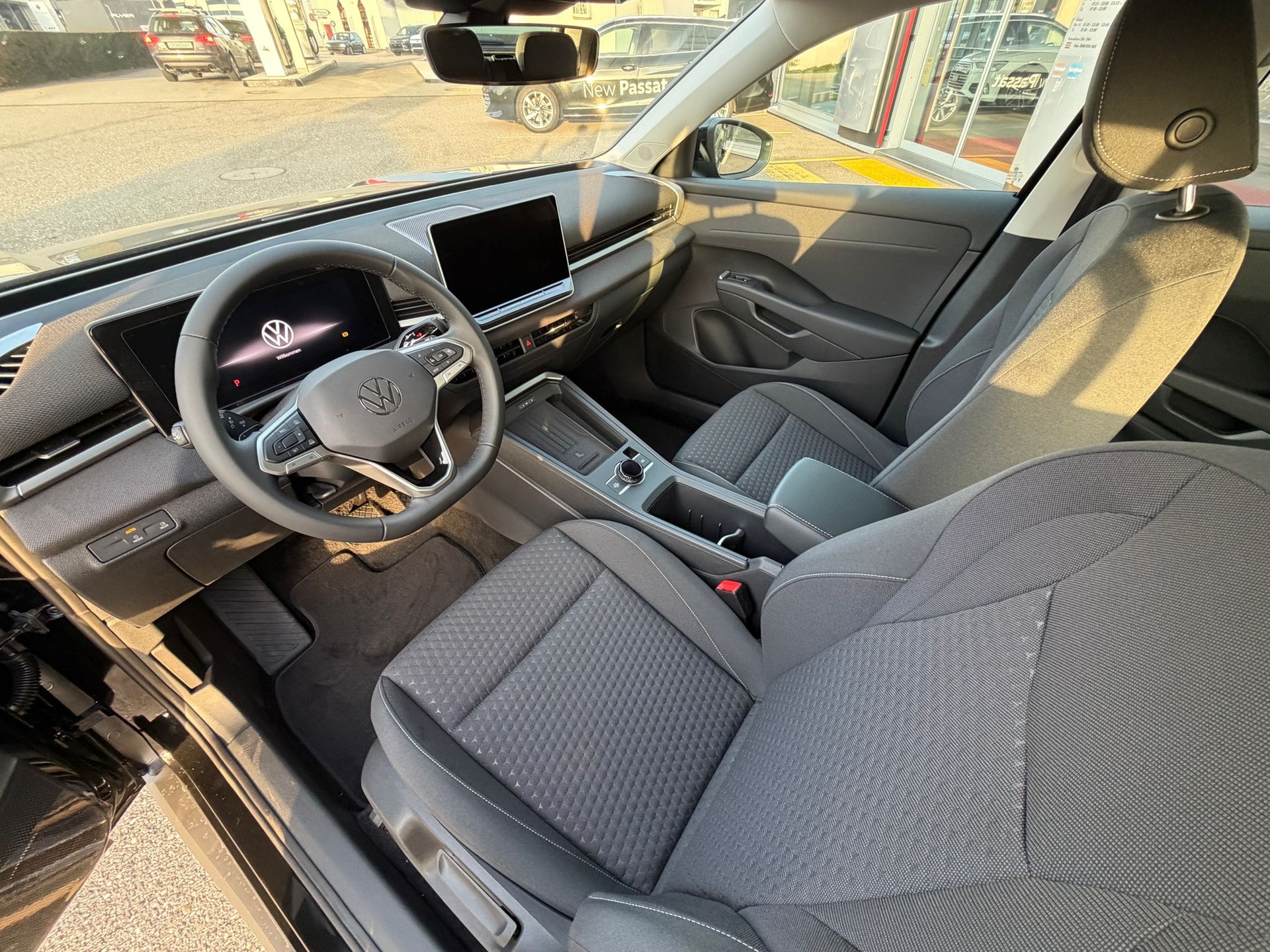 VW T-Roc 1.5 eTSI mHEV Trend DSG-image-10