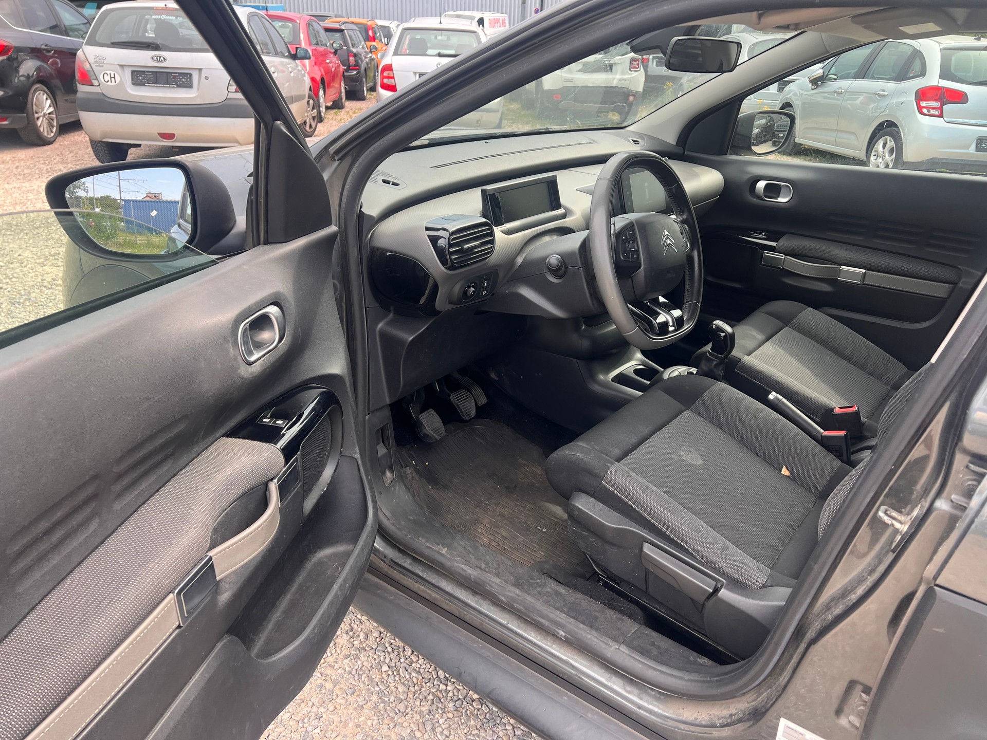 CITROEN C4 Cactus 1.2 VTi Shine Edition-image-8