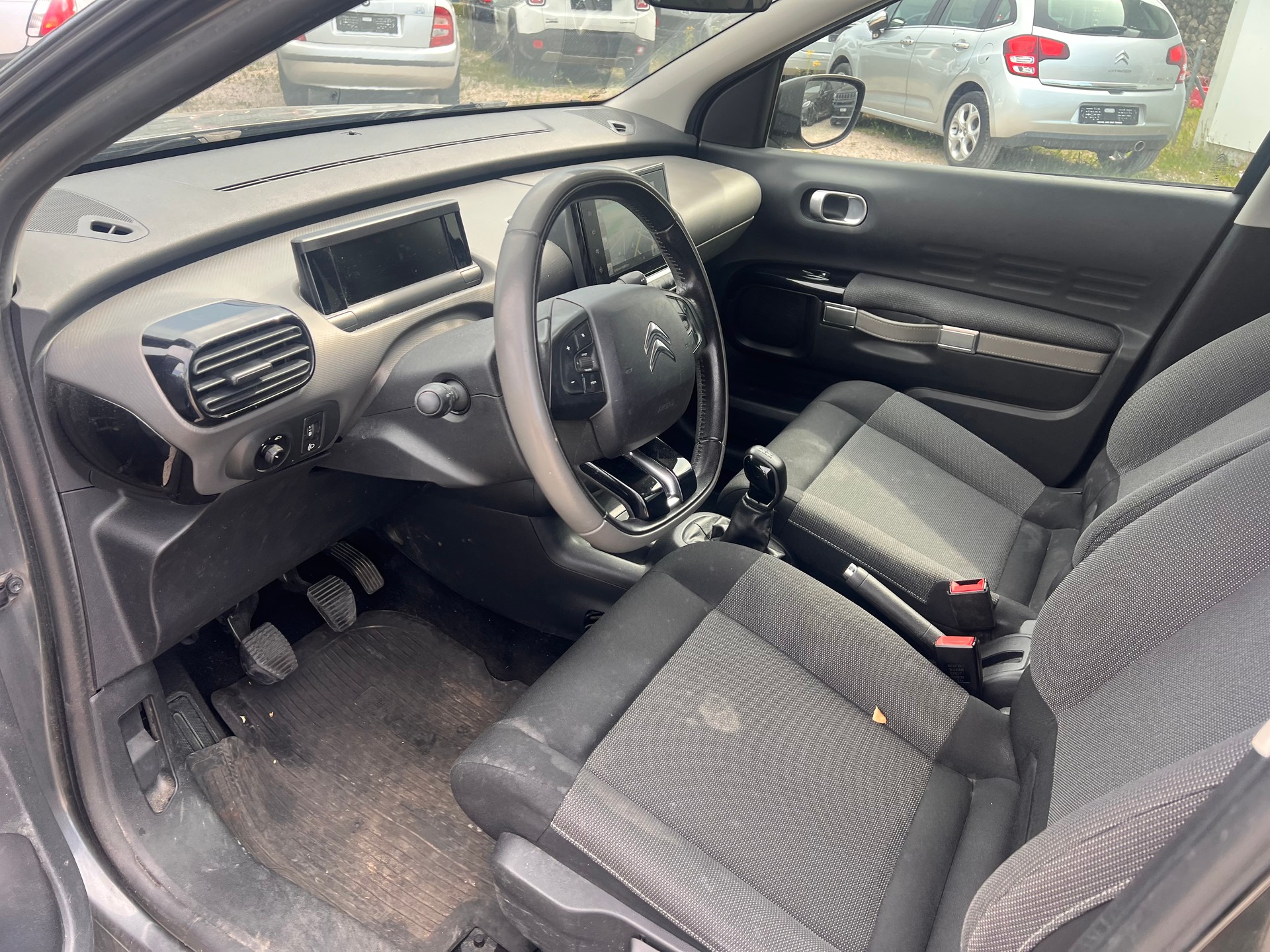 CITROEN C4 Cactus 1.2 VTi Shine Edition-image-9
