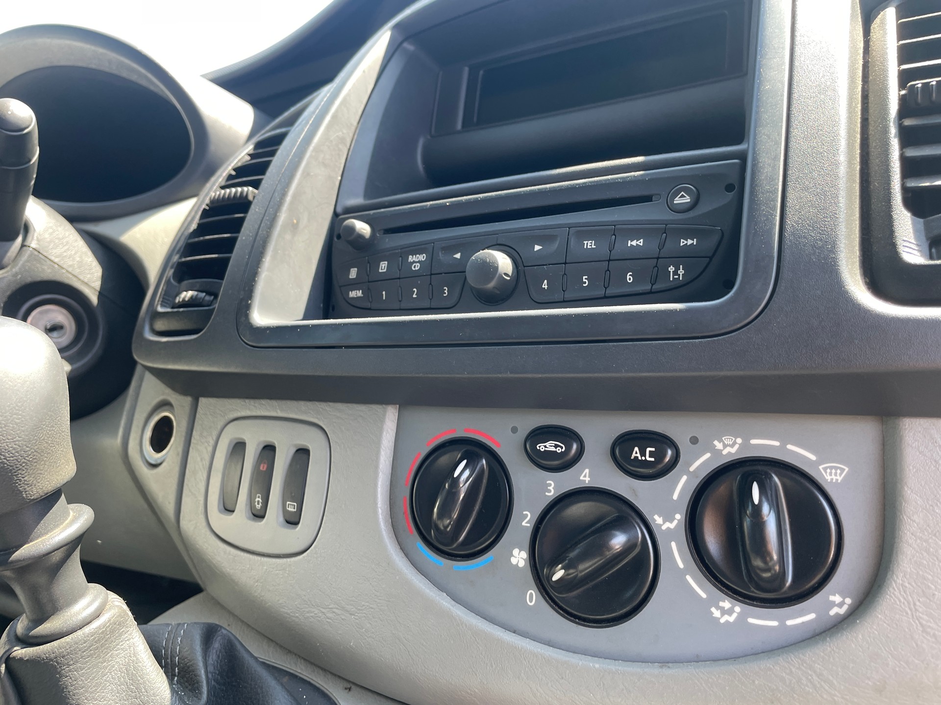 NISSAN Primastar 2.0dCi 115 L2H1 Comfort 2.9t-image-7
