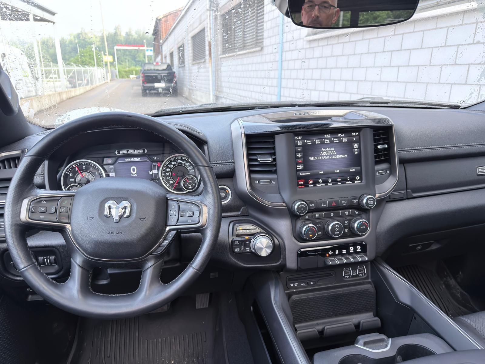 DODGE RAM LARAMIE 5.7 HEMI 4x4-image-12