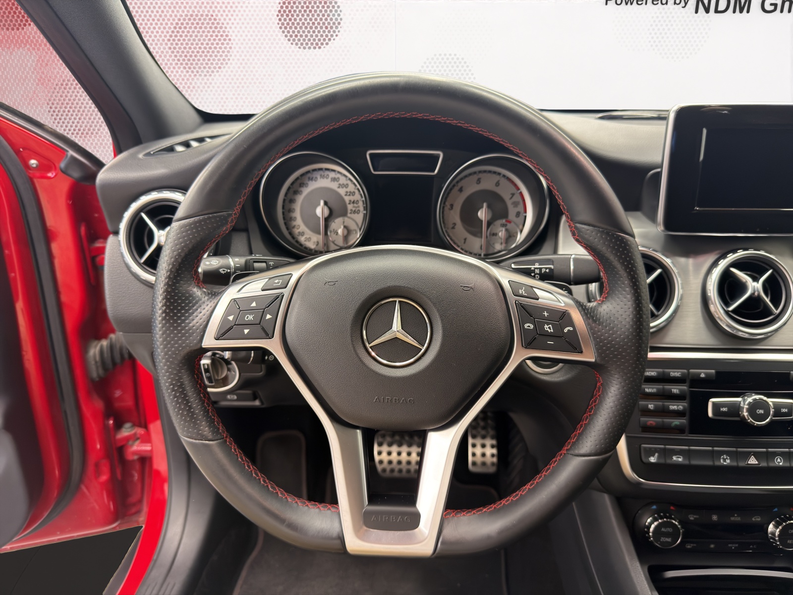 MERCEDES-BENZ GLA 250 AMG Line 4Matic 7G-DCT-image-14