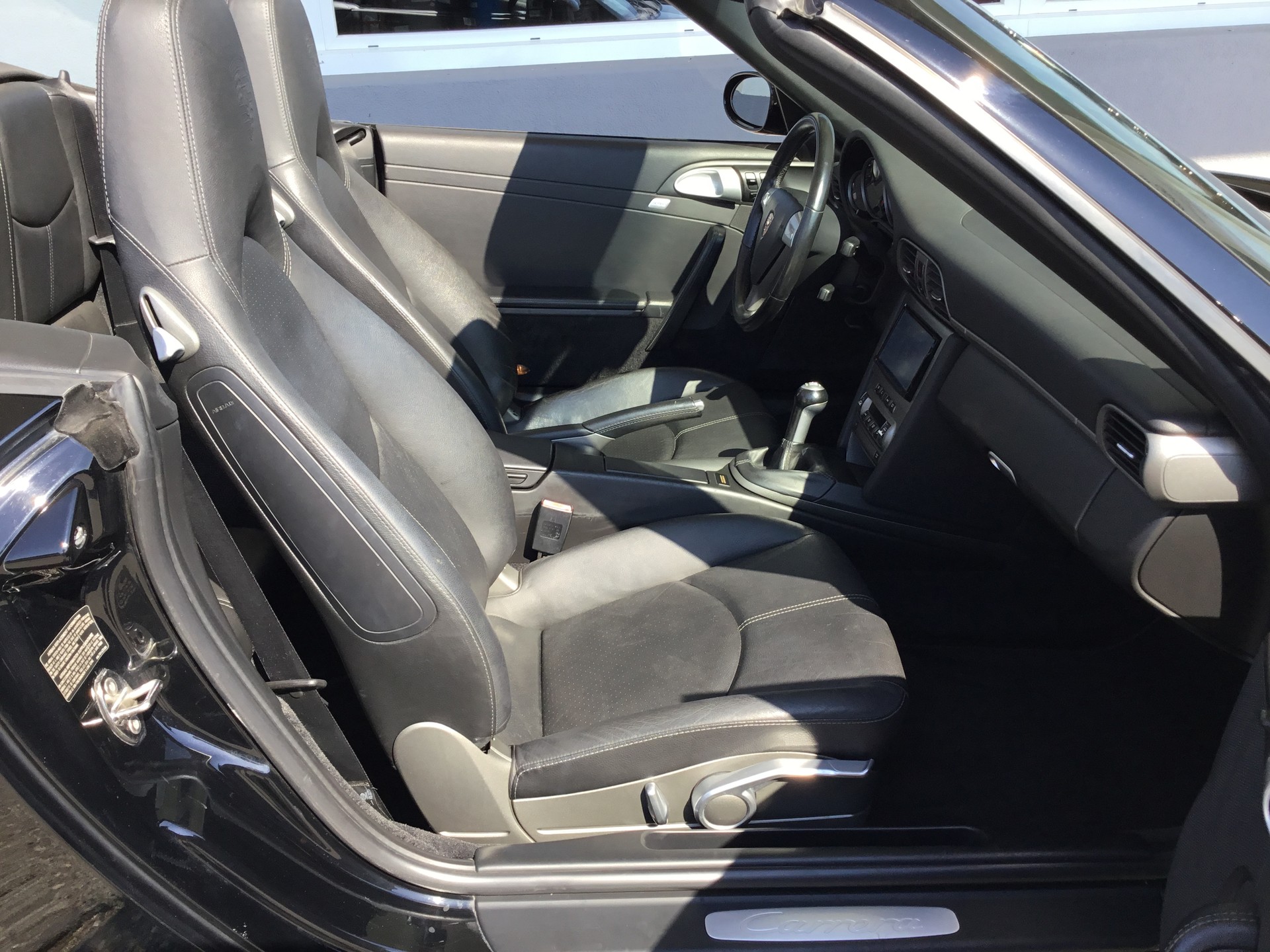 PORSCHE 911 Cabrio Carrera-image-13