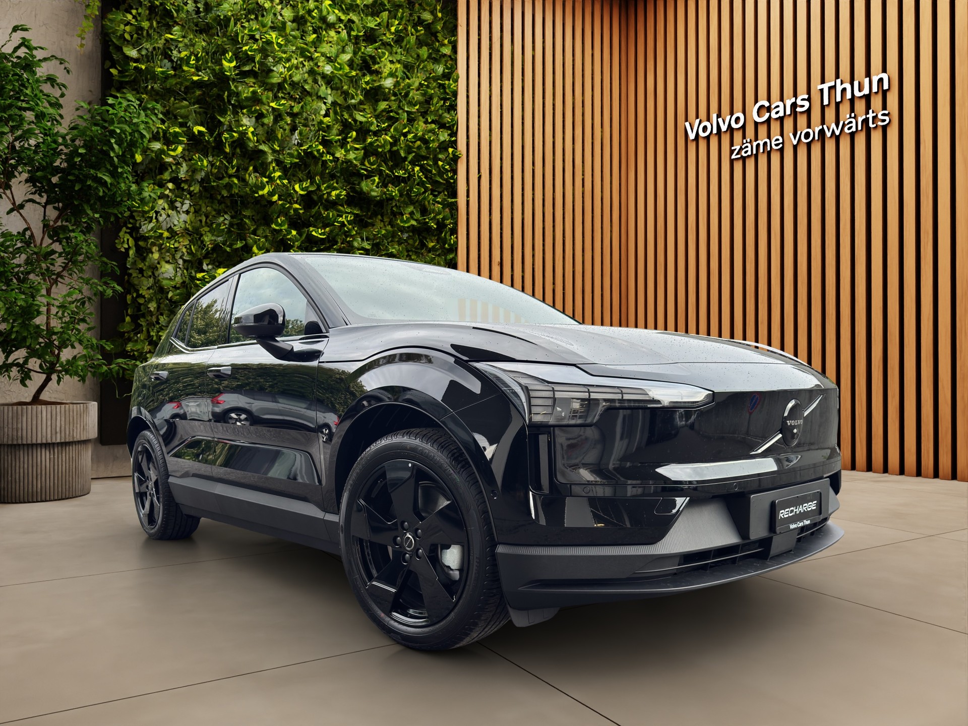 VOLVO EX30 E60 Twin Ultra Performance Sw. Black Ed. AWD-image-2