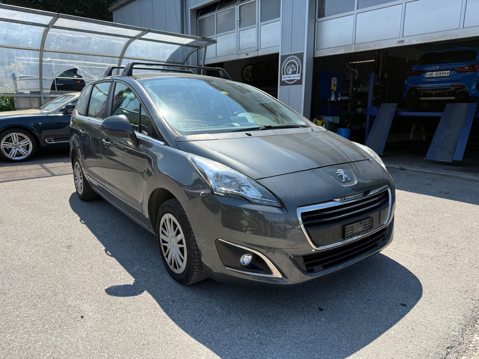 PEUGEOT 5008 1.2 Pure Tech Business Line-image-1