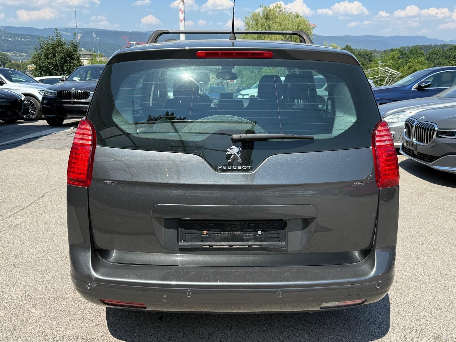 PEUGEOT 5008 1.2 Pure Tech Business Line-image-4