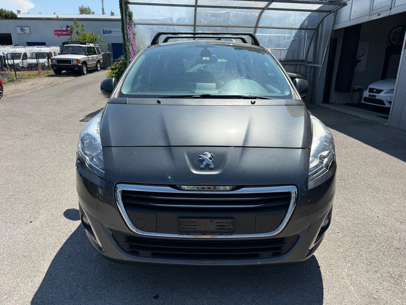 PEUGEOT 5008 1.2 Pure Tech Business Line-image-2