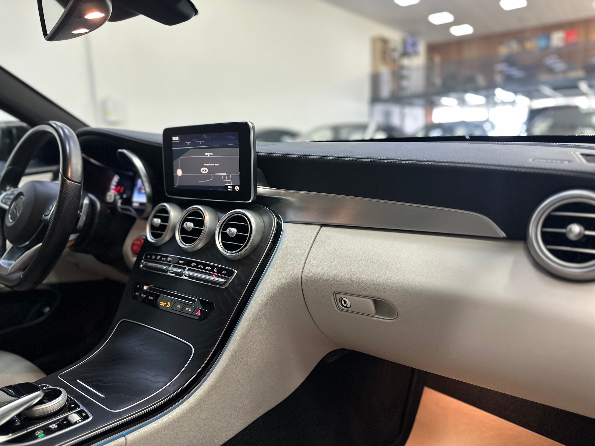 MERCEDES-BENZ C 43 AMG 4Matic 9G-tronic-image-12