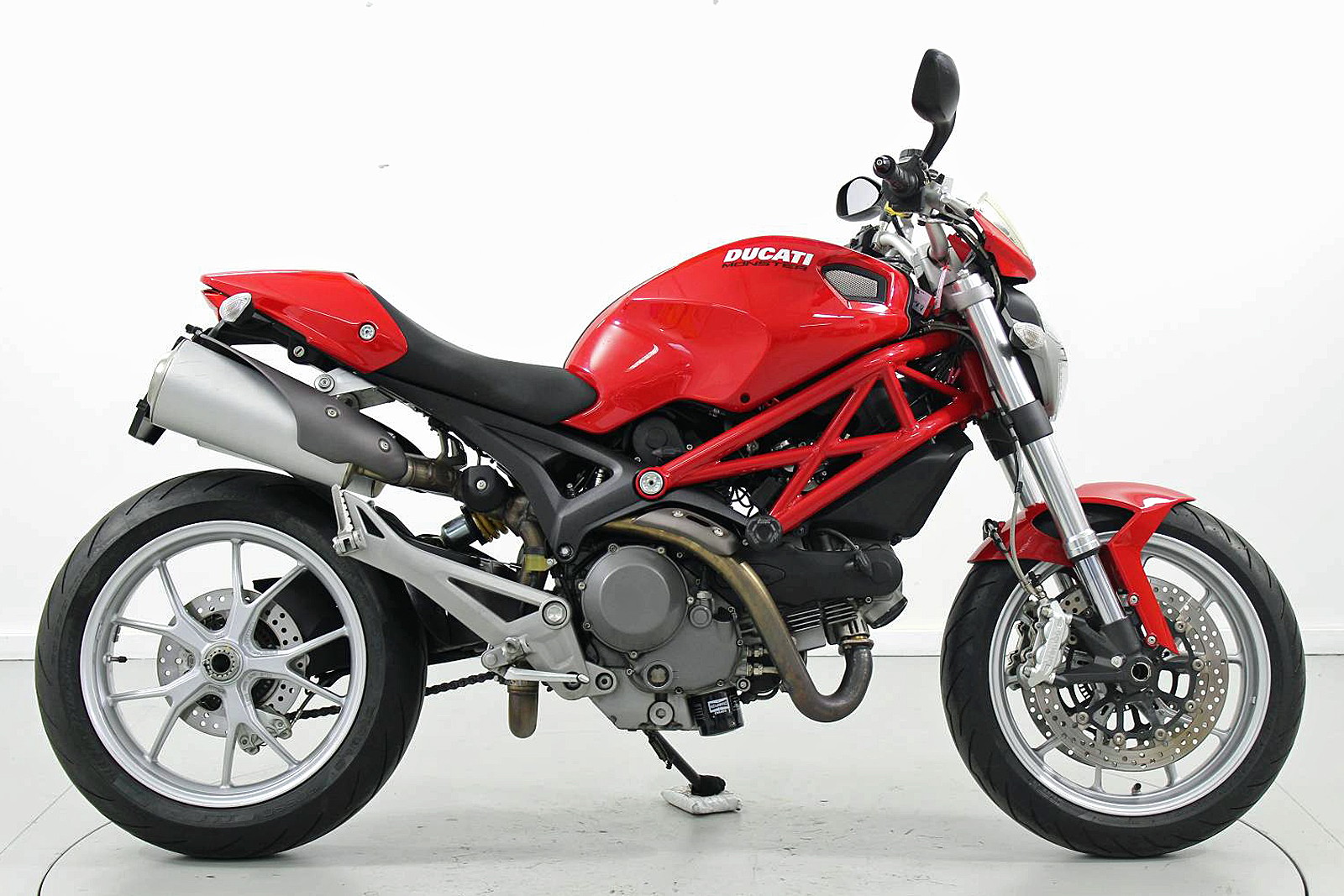 DUCATI Monster 1100 S ABS-showroom-element-3
