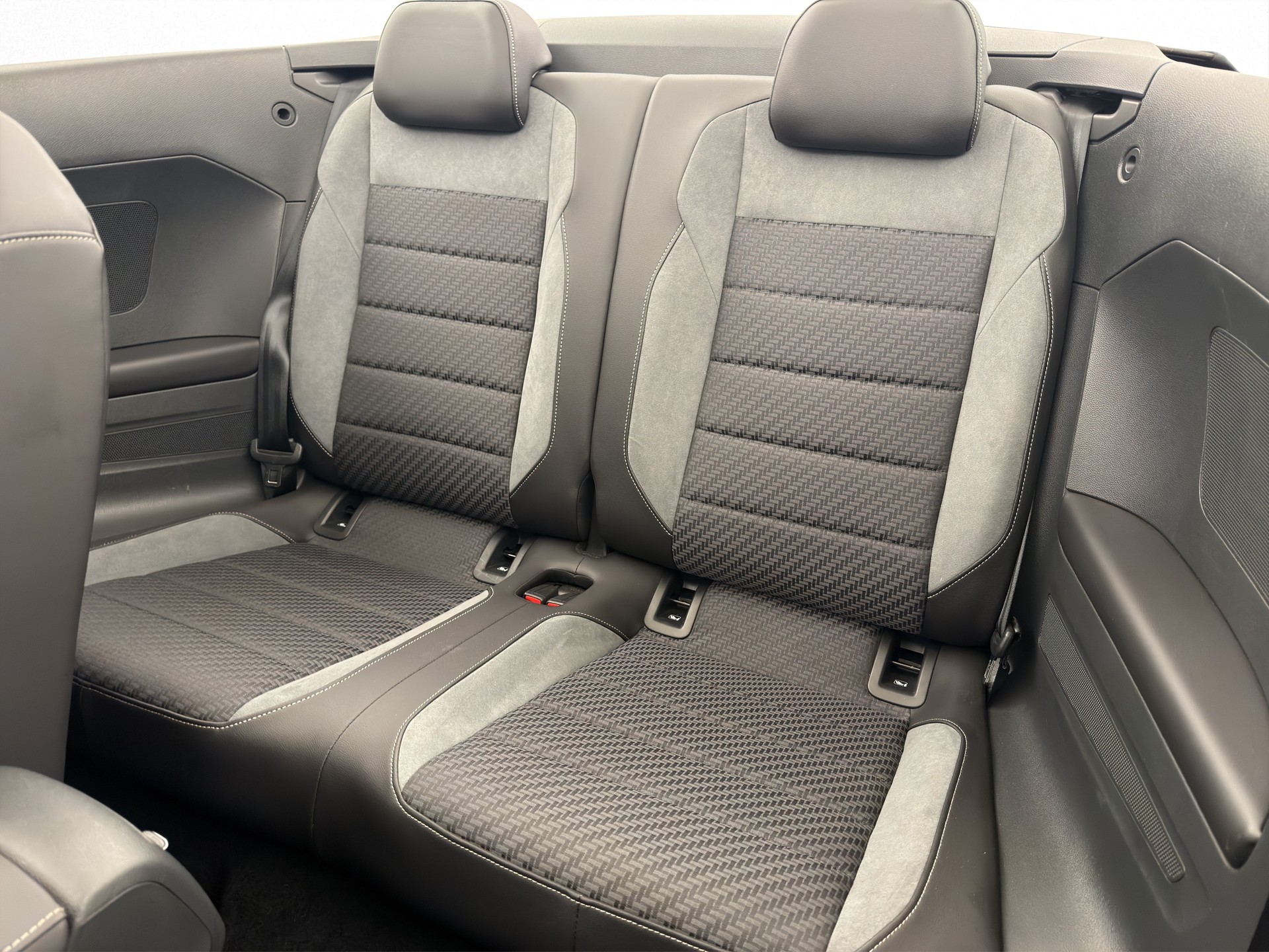 VW T-Roc Cabriolet 1.5 TSI R-Line DSG-image-11