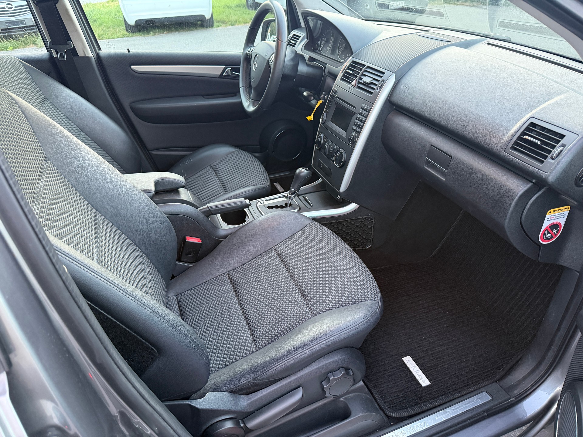 MERCEDES-BENZ A 200 T Elégance Autotronic-image-11