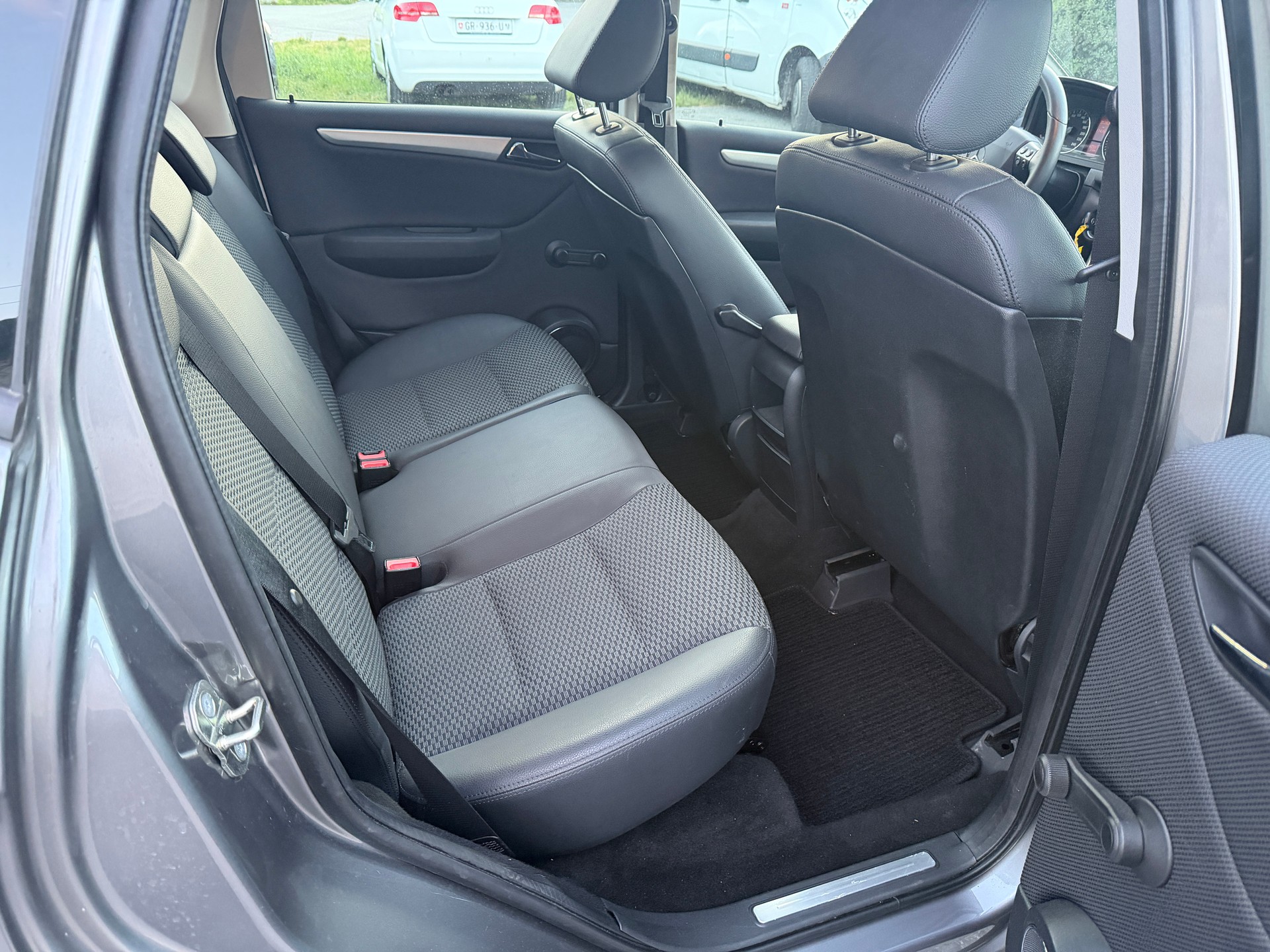 MERCEDES-BENZ A 200 T Elégance Autotronic-image-10