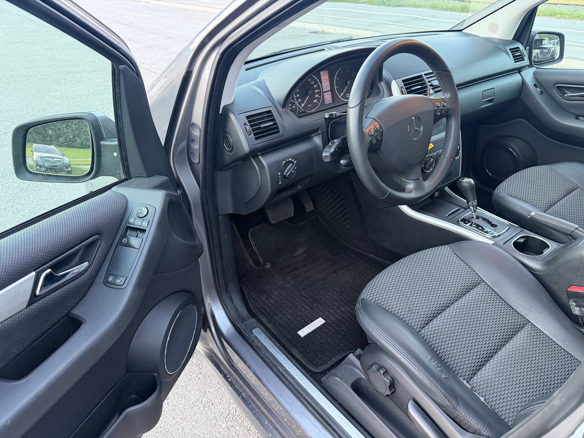 MERCEDES-BENZ A 200 T Elégance Autotronic-image-6