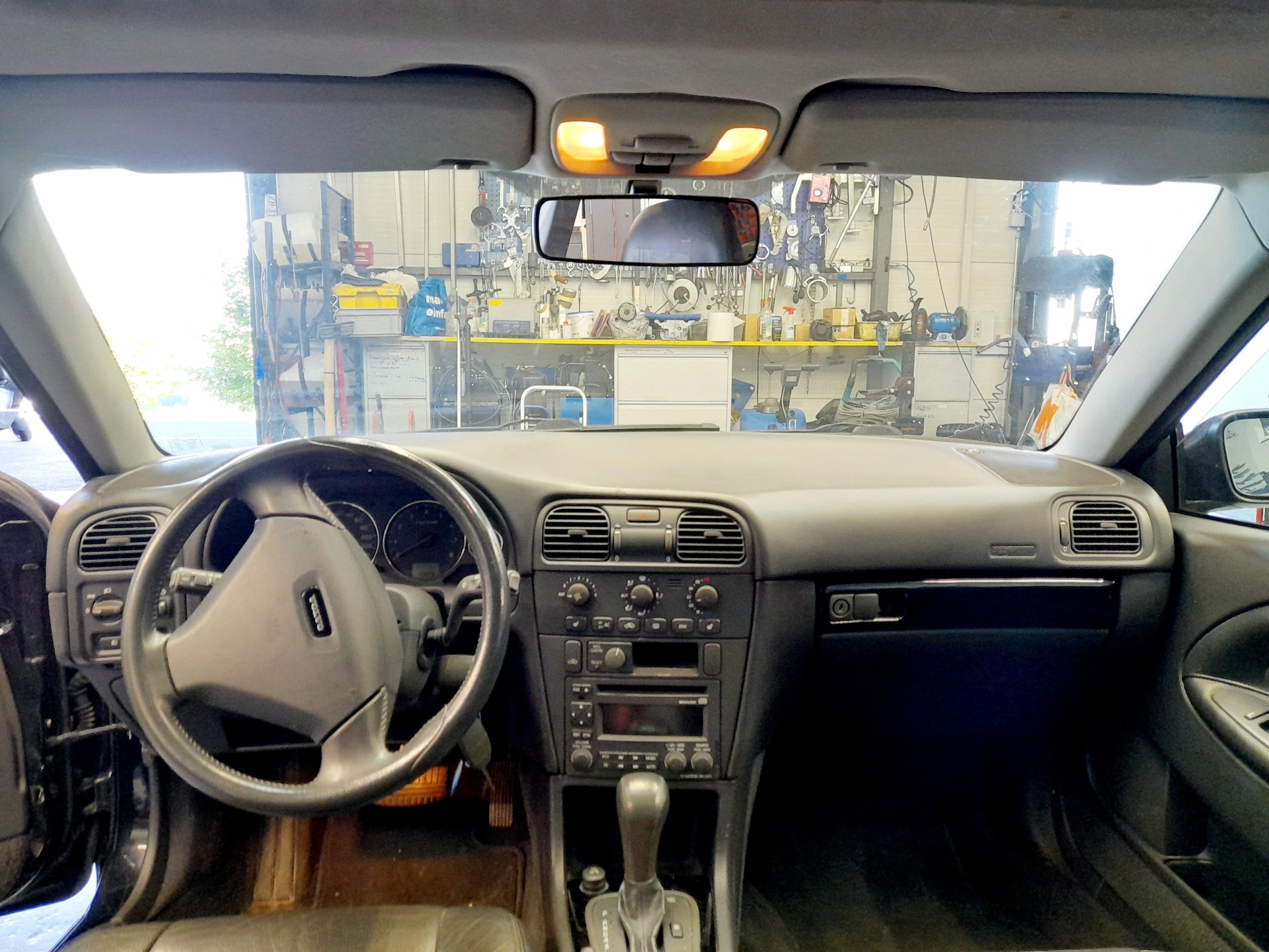 VOLVO V40 2.0T Elegance Edition-image-7