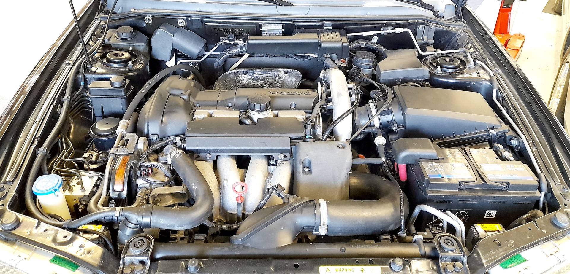 VOLVO V40 2.0T Elegance Edition-image-9
