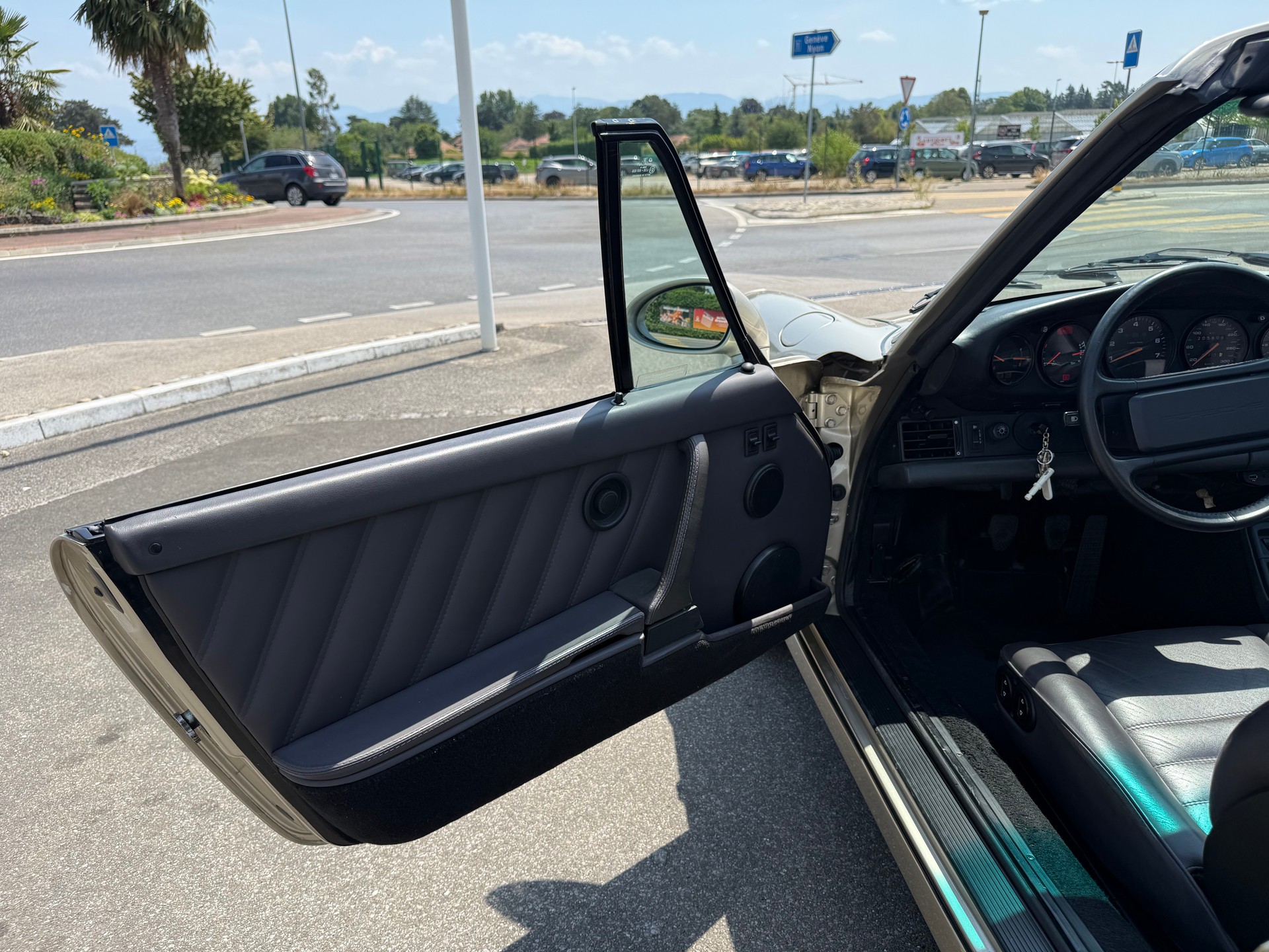 PORSCHE 3.6 Carrera 4 Cabriolet-image-14