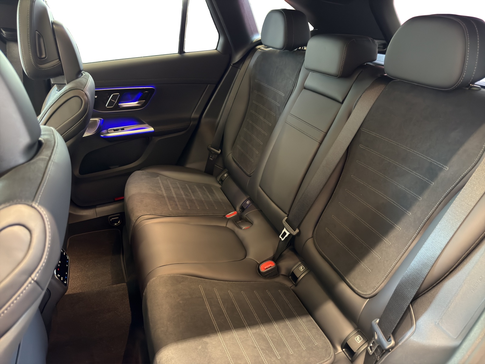 MERCEDES-BENZ GLC 300 4Matic 9G-Tronic-image-12