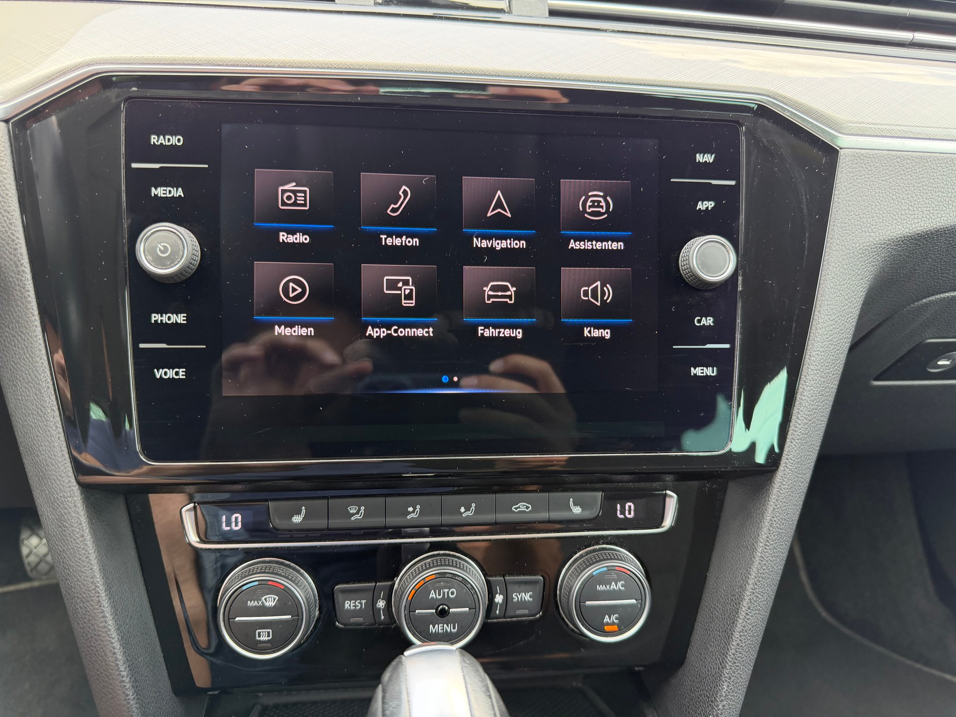 VW Passat Variant 1.6 TDI Business DSG-image-14